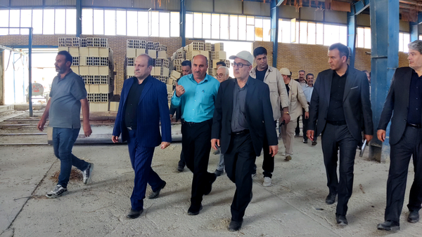 بازدید استاندار کهگیلویه و بویراحمد از کارخانه آجر دهدشت