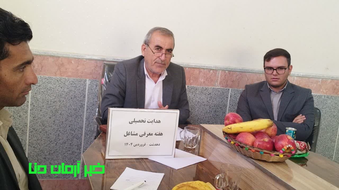  بازدید دانش آموزان پایه نهم از هنرستان هاودعوت ازکارآفرینان برتربه مناسبت هفته مشاغل کهگیلویه 