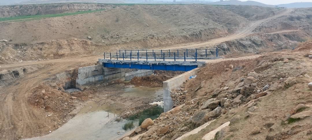 در راستای اقدامات عمرانی و حمایت از تولیدات کشاورزی مدیر جهادکشاورزی کهگیلویه از تکمیل پل و جاده بین مزارع در روستای بی منجگان کهگیلویه خبرداد