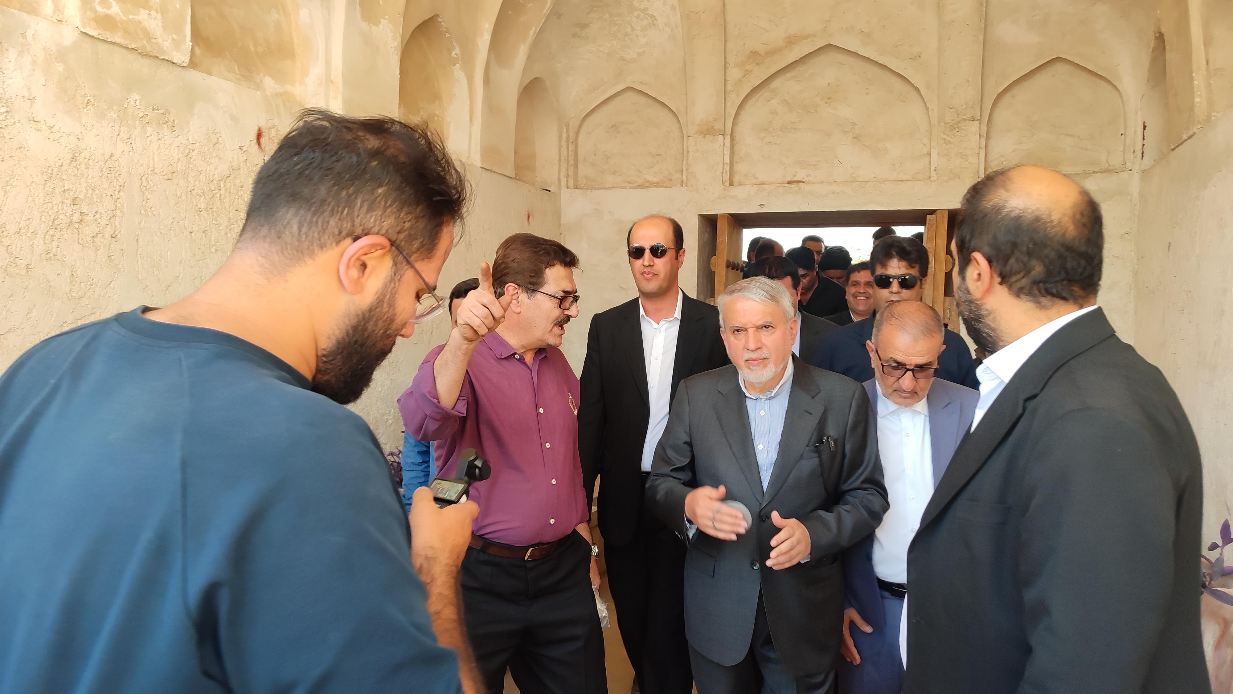 بازدید وزیر میراث فرهنگی ،صنایع دستی و گردشگری از بافت تاریخی بلاد شاپور