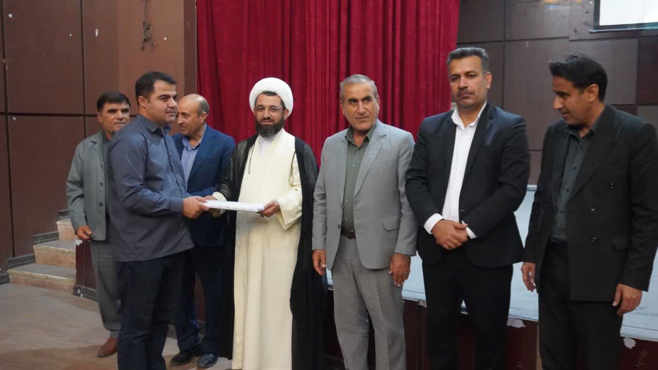 تجلیل از فعالان فرهنگی موکب «شجره طیبه » در دهدشت / امام جمعه دهدشت : معلمان سرمایه های نظام اسلامی هستند