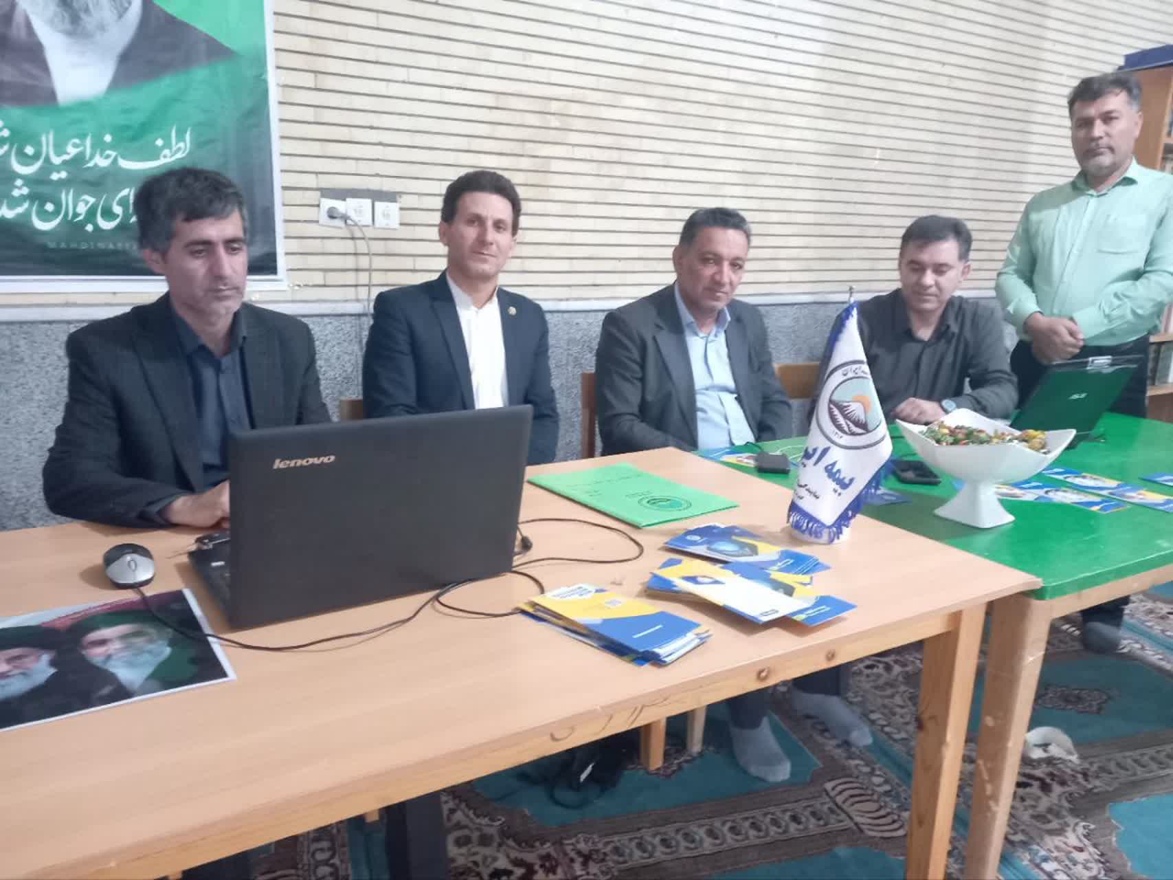 در آستانه یک سالگی بیمه ایران شعبه دهدشت : برپایی میزخدمت در مصلی نماز جمعه شهر دهدشت 