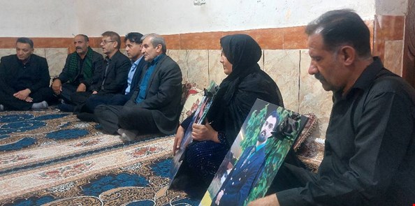 دیدار فرمانده تیپ ۳۷نزاجا و مسئولان استانی و شهرستانی با خانواده شهید سید فرشاد علوی + تصاویر