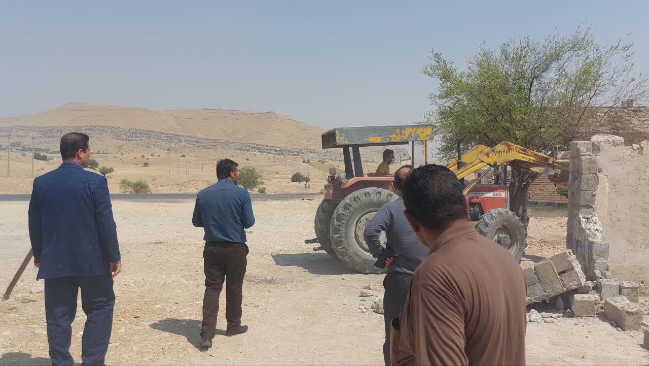 در راستای اجرای قانون حفظ کاربری اراضی کشاورزی ۱۷ مورد ساخت و ساز غیر مجاز در کهگیلویه تخریب شد 