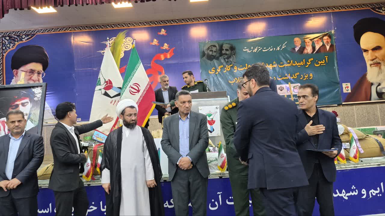 گزارش تصویری  مراسم بزرگداشت شهدای کارمند و کارگر کهگیلویه و آئین غبار روبی گلزار مطهر شهدای دهدشت به مناسبت هفته دولت 