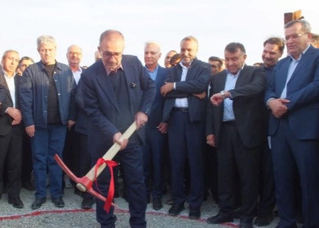 باحضور معاون وزیر راه وجمعی از نمایندگان مجلس قطعه سوم باند دوم بزرگراه خیر آباد ـ دهدشت کلنگ زنی شد 