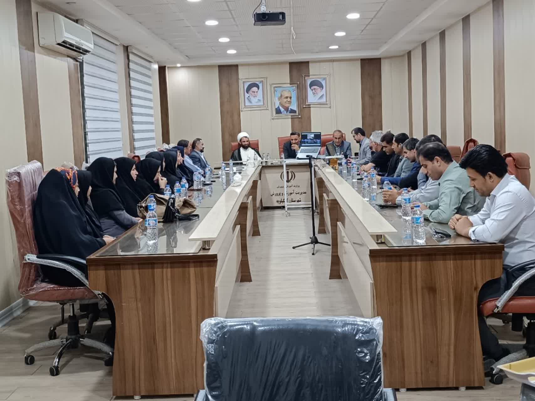 باحضور مسئولان شهرستانی ازافتخارآفرینان فرهنگی کهگیلویه درحوزه فرهنگی و ورزشی تجلیل شد
