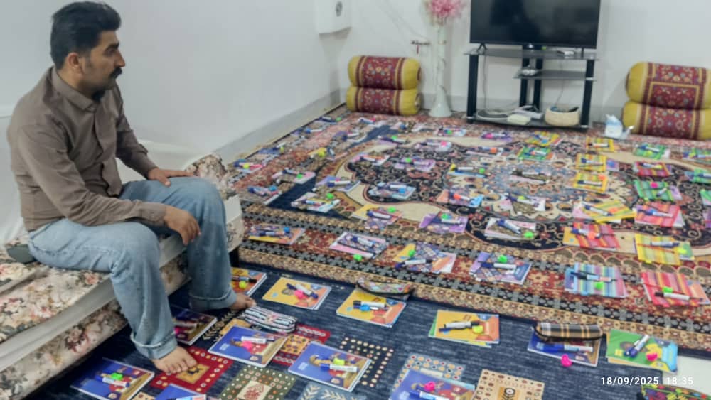 اهدا ۱۵۰بسته نوشت افزار به دانش آموزان کهگیلویه توسط خیر جوان 