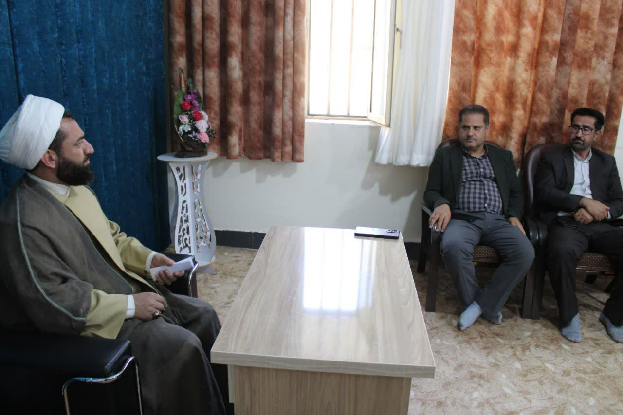 دغدغه هاوخواسته های امام جمعه محترم دهدشت در دیدار مدیر جدید توزیع نیروی  برق شهرستان کهگیلویه 