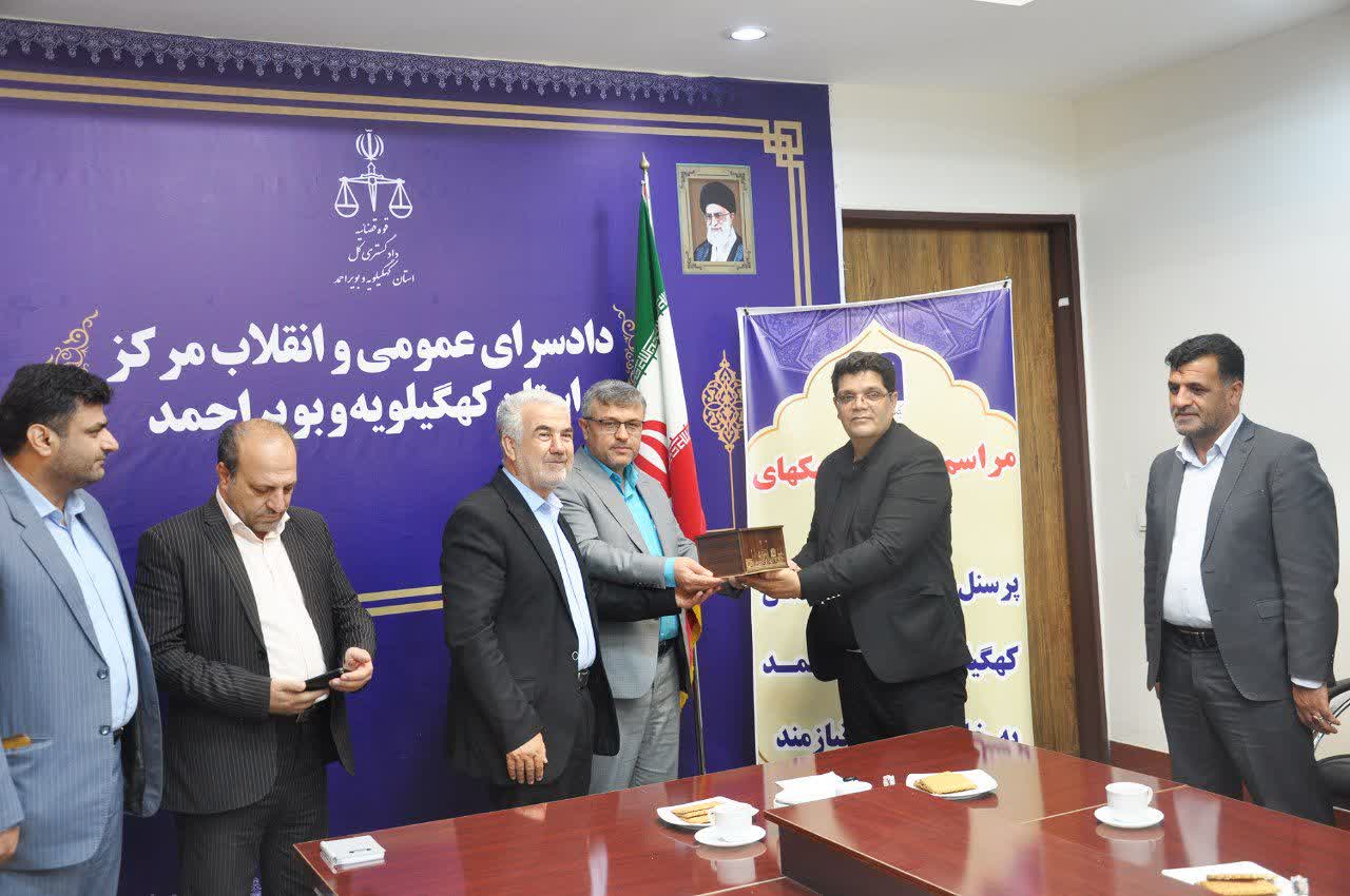 مدیر و کارکنان بانک صادرات استان پیشتاز کمک به زندانیان