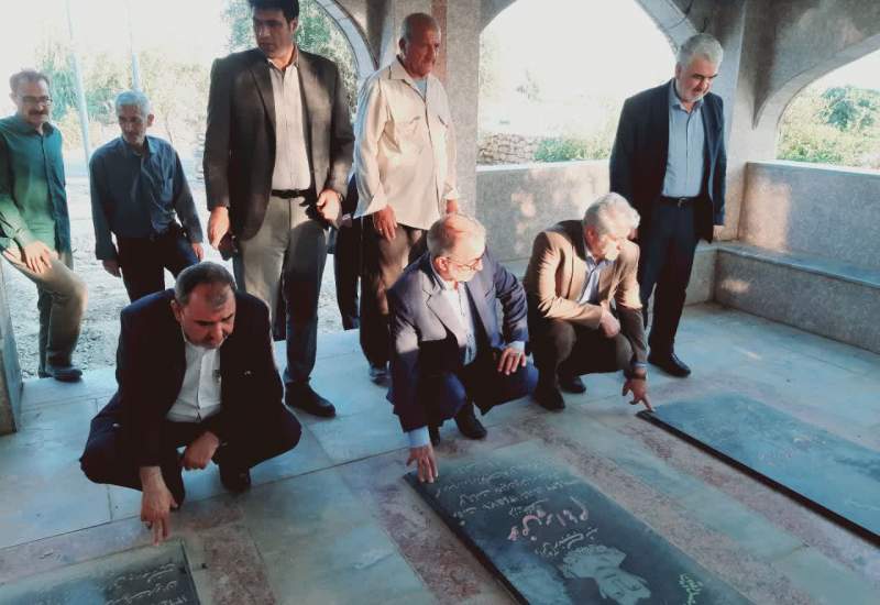 استاندار به دیدار خانواده شهیدان پراهام در شهرستان چرام رفت /پیام تسلیت 