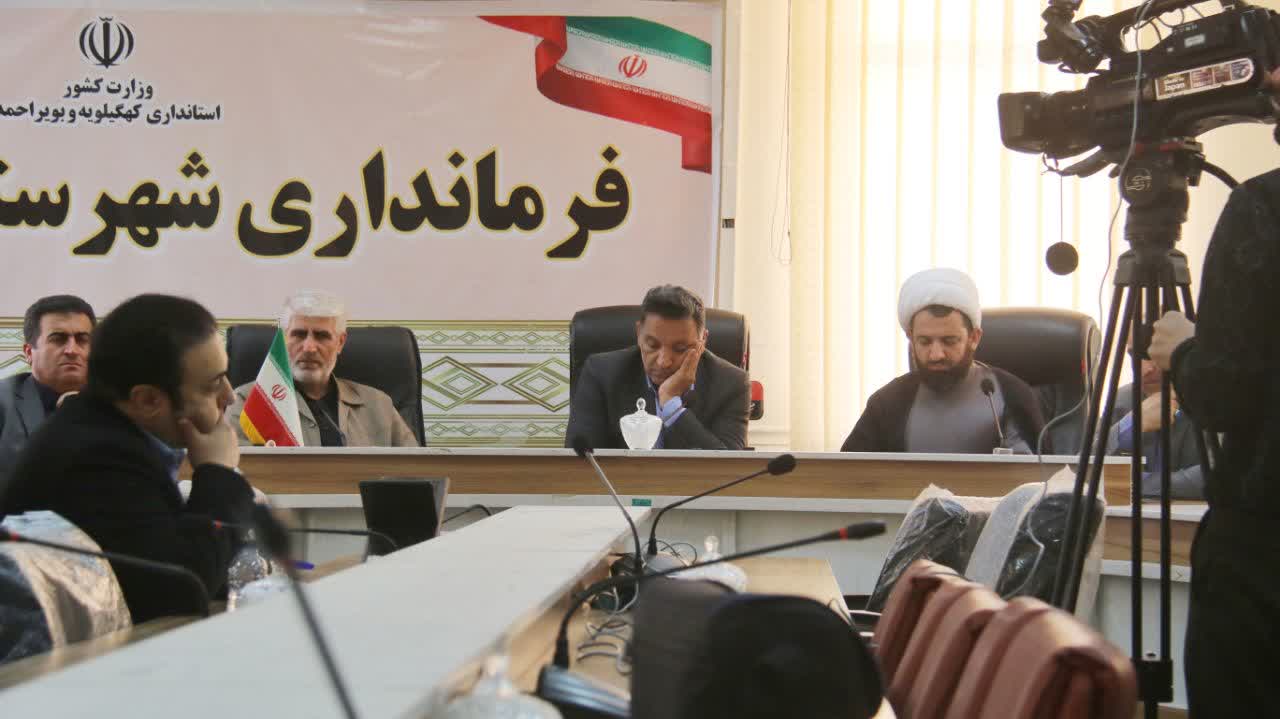نشست شورای فرهنگ عمومی کهگیلویه با موضوع گرامیداشت پنجم مرداد سالروز اقامه اولین نماز جمعه 